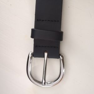 GAP women's black belt with silver buckle leather, size Med